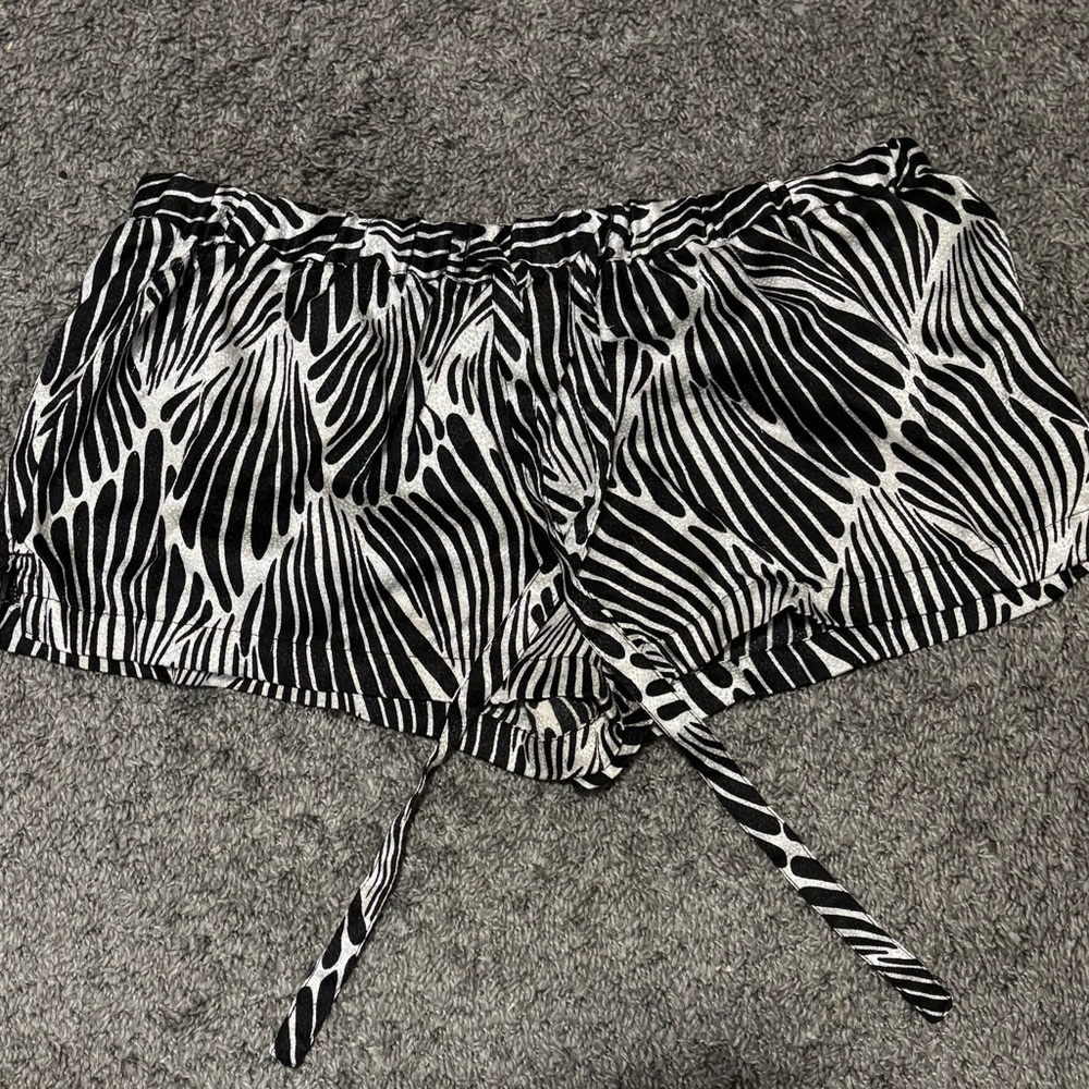 Y2K Black and White Old Navy Intimates Sleep Shorts with Drawstrings 🖤🤍